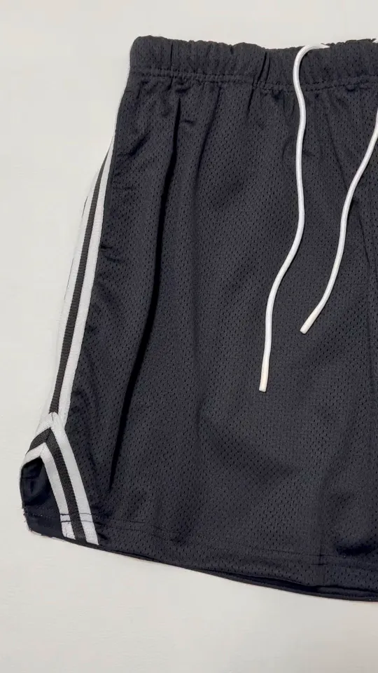 GALLERY DEPT. VENICE COURT SHORTS English mesh shorts Logo webbing wide-leg basketball shorts Black and white S-XL Original molding Loose wide-leg version American boys' first choice Breathable mesh fabric Superimposed soft material inside Comfortable and easy to match Custom-woven original consistent webbing/main mark/component wash mark Details are enlarged to follow